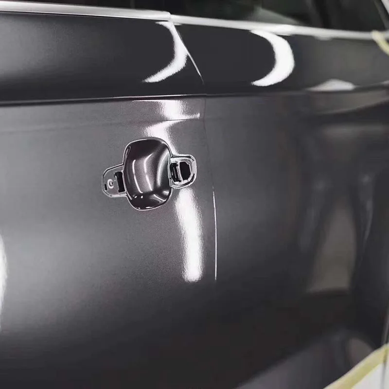 غلاف سيارة TSAUTOP فائق اللمعان معدني PET باللون الرمادي الفاتح من الفينيل