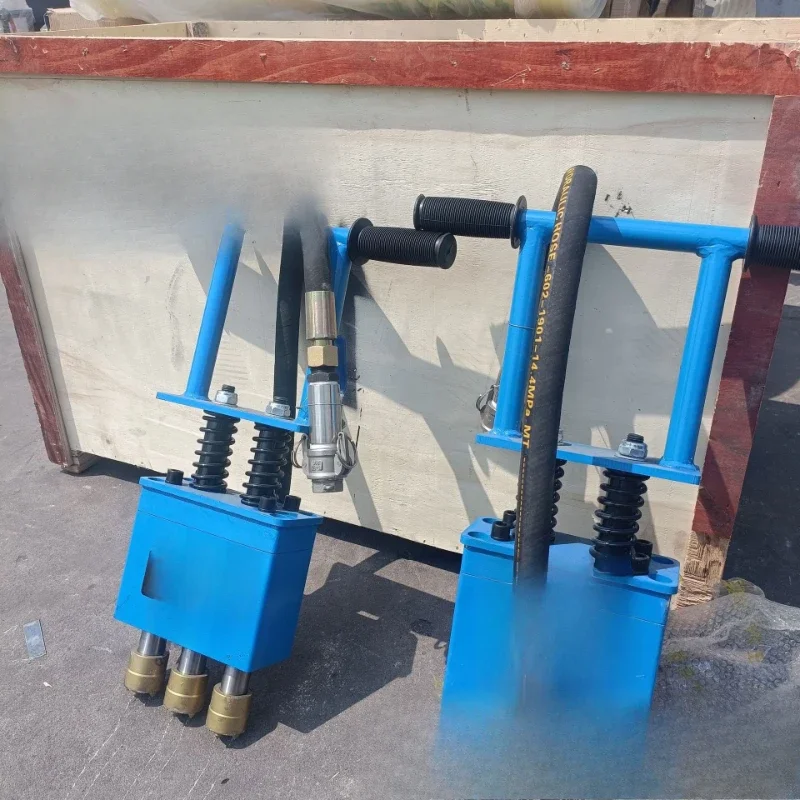 Suspended three-head chisel Pneumatic wall chisel Bridge deck portable three-head chisel