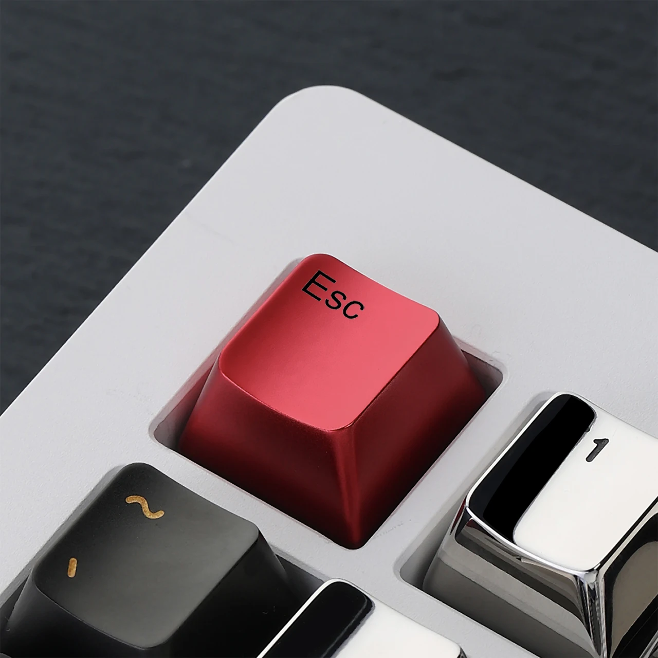 Metal Keycaps Esc Aluminum Multi-color Keyboard Caps Customized 1U OEM Profile Keycaps for Mechanical Keyboard Accessories Gift