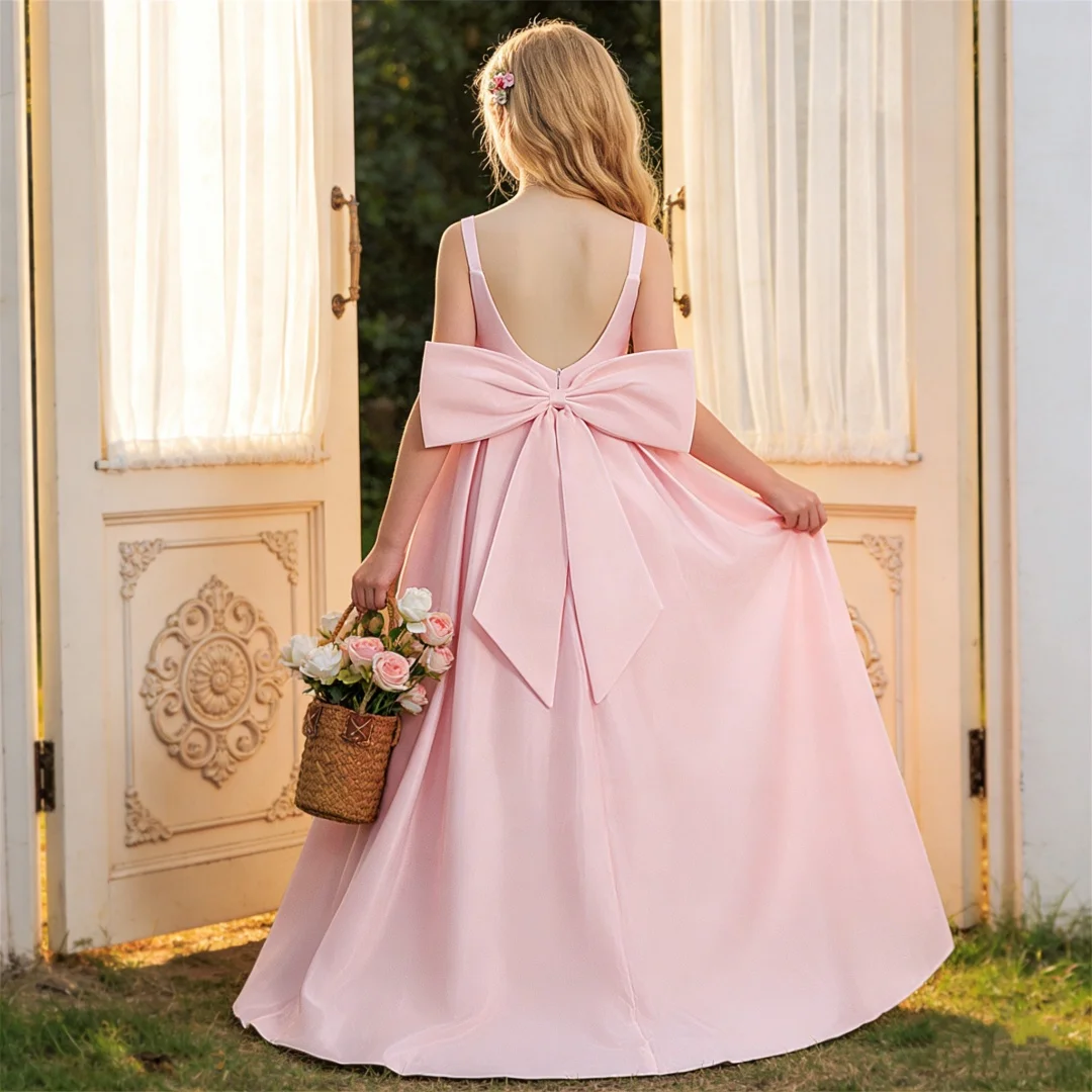 White flower girl wedding dress with train princess-style tutu little girl's wedding artistic photoshoot stage runway gown