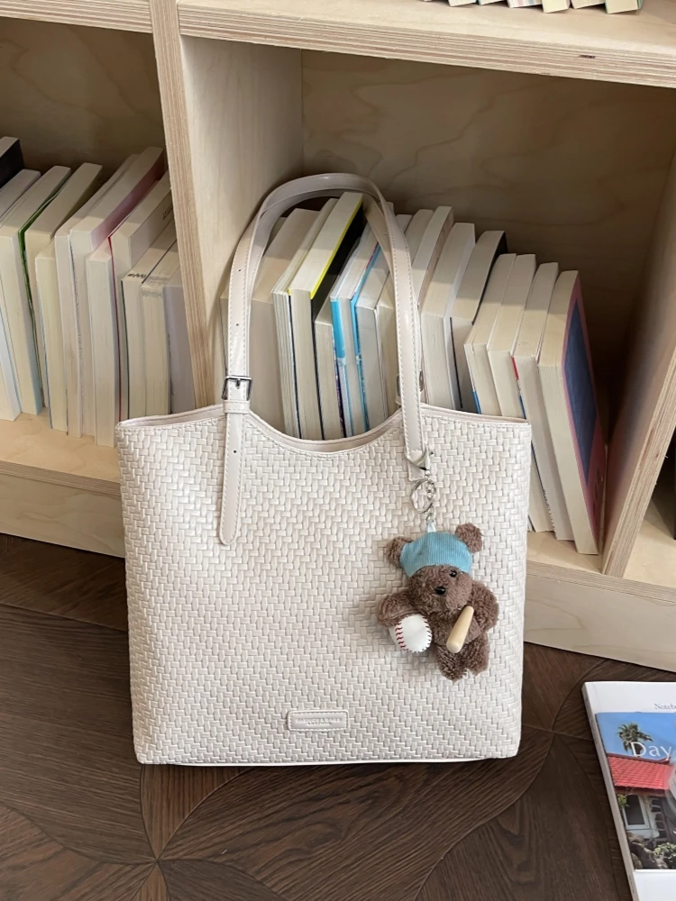 Trendy 2026 Women's Large Capacity Simple Shoulder Bag Woven Pattern Handbag Handheld Tote Bag Fashionable Minimalist Design
