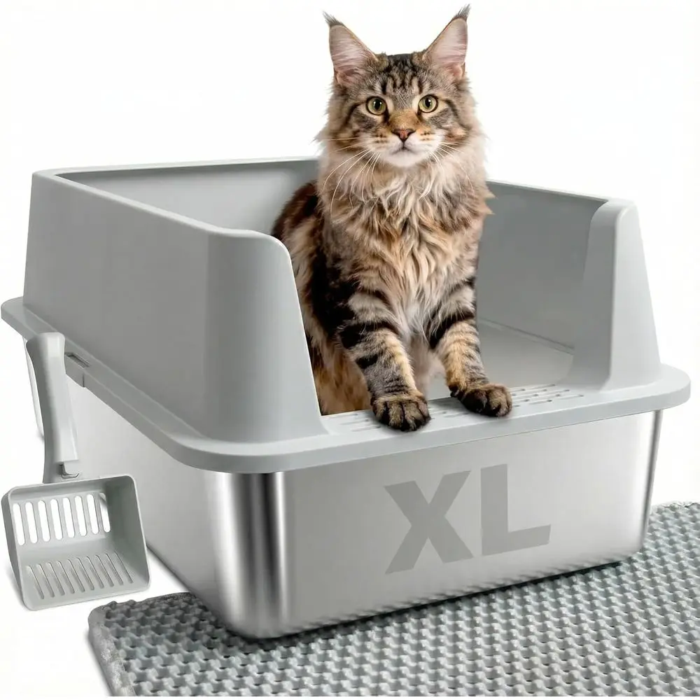 

Очень большой металлический лоток для кошек с крышкой, высокими бортиками, защитой от протекания, легкой очисткой, контролем запаха, в комплекте с лопаткой и ковриком.