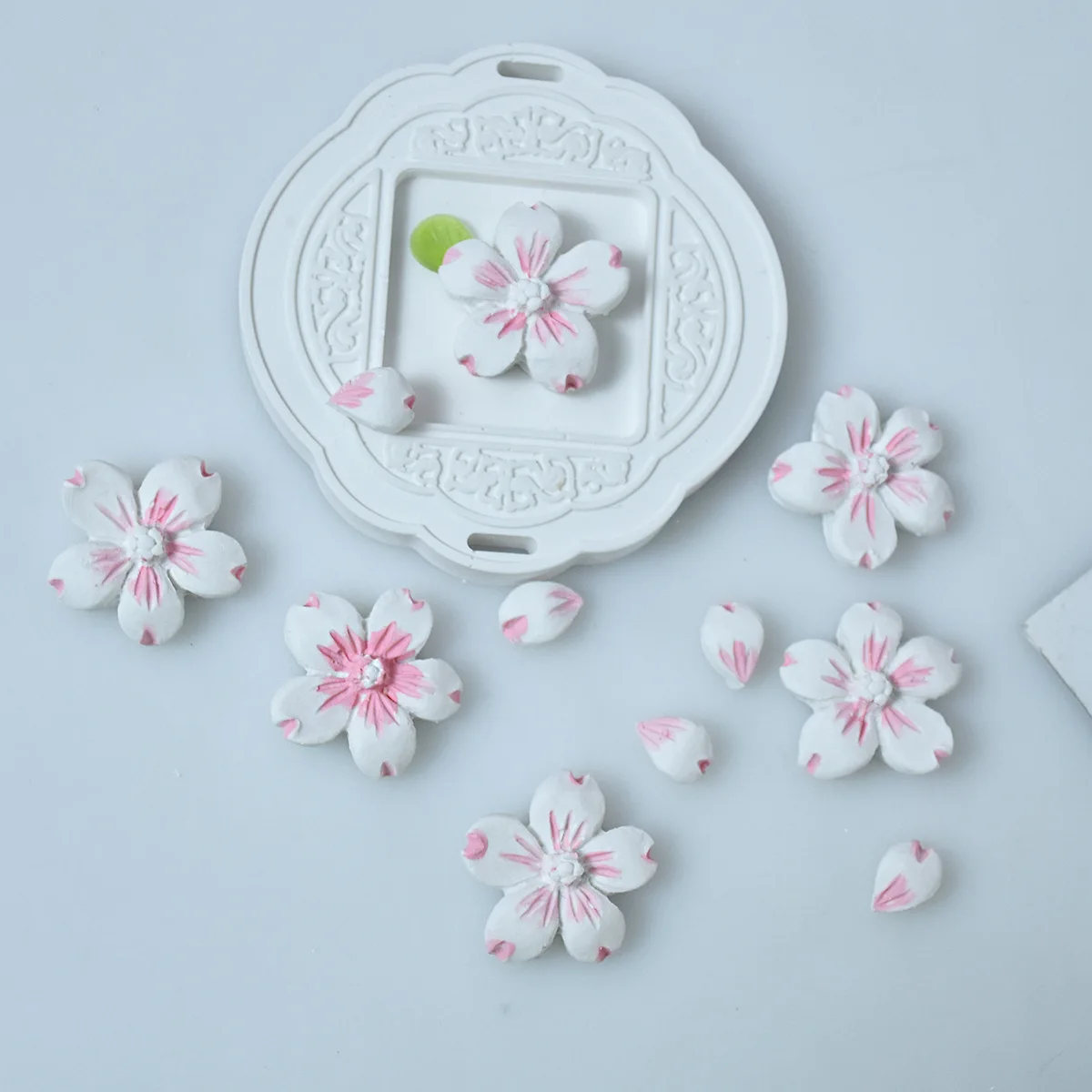 New Hot Mould DIY Baking Tools Japanese Sakura Liquid Fragrance Decorative Plaster Mold Home Fondant Chocolate Silicone Molds