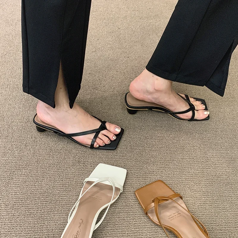 Tacones altos cómodos nuevo verano zapatillas de cuero sólido zapatos de mujer zapatos de mujer moda Cool mulas diapositivas chanclas