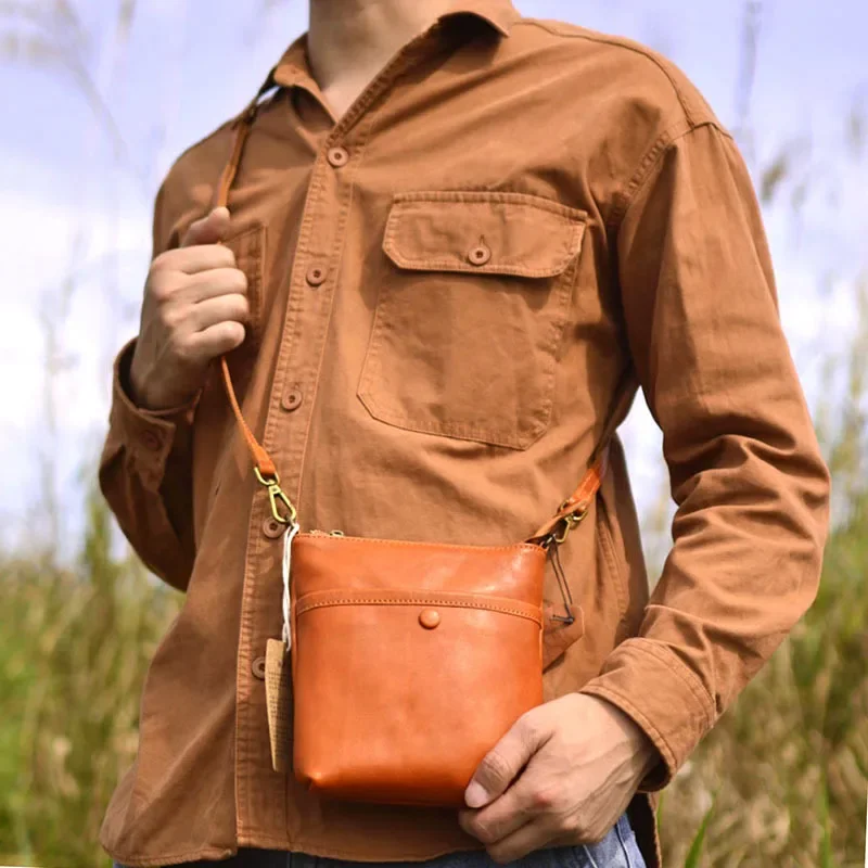 

AETOO New leather original men's single shoulder crossbody bag leisure commuting sports mobile phone bag fashion brand young cow