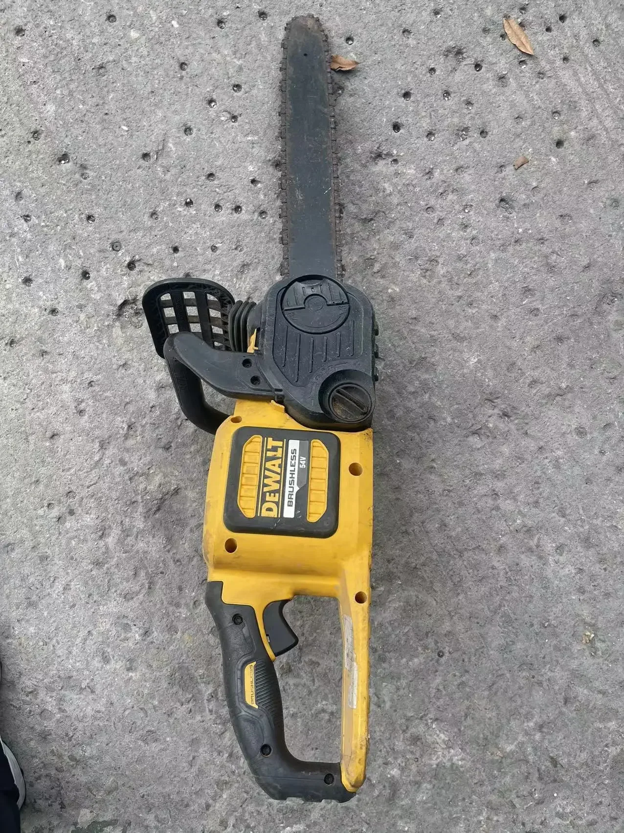 

DeWALT FLEXVOLT DCCS670B 60 В Макс Беспроводная бензопила (только инструмент), б/у