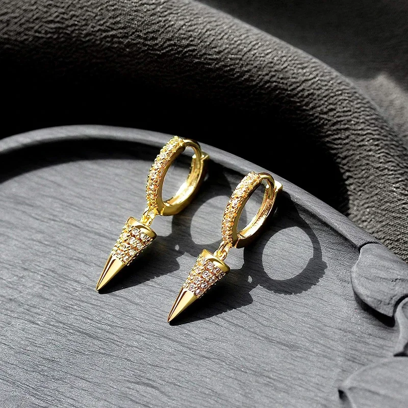 Huitan Luxus Gold Farbe kreisförmige Kegel Creolen für Frauen glänzende Zirkonia trend ige Accessoires wunderschöne Party Schmuck