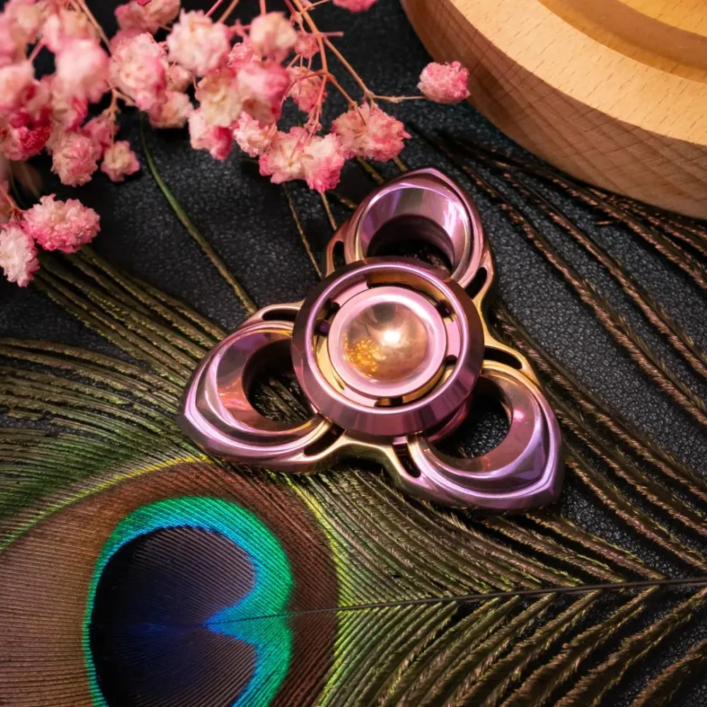 HALO.EDC Plume Fidget Spinner Disegni originali Fidget Toys per adulti Gadget per alleviare l'ansia Fidget Spinner a tre pale