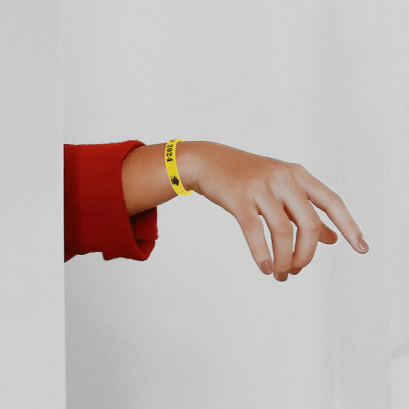 

24pcs Graduation Bracelets Class of 2024 Silicone Wristbands Durable Comfortable Party Accessories Student Name Tags