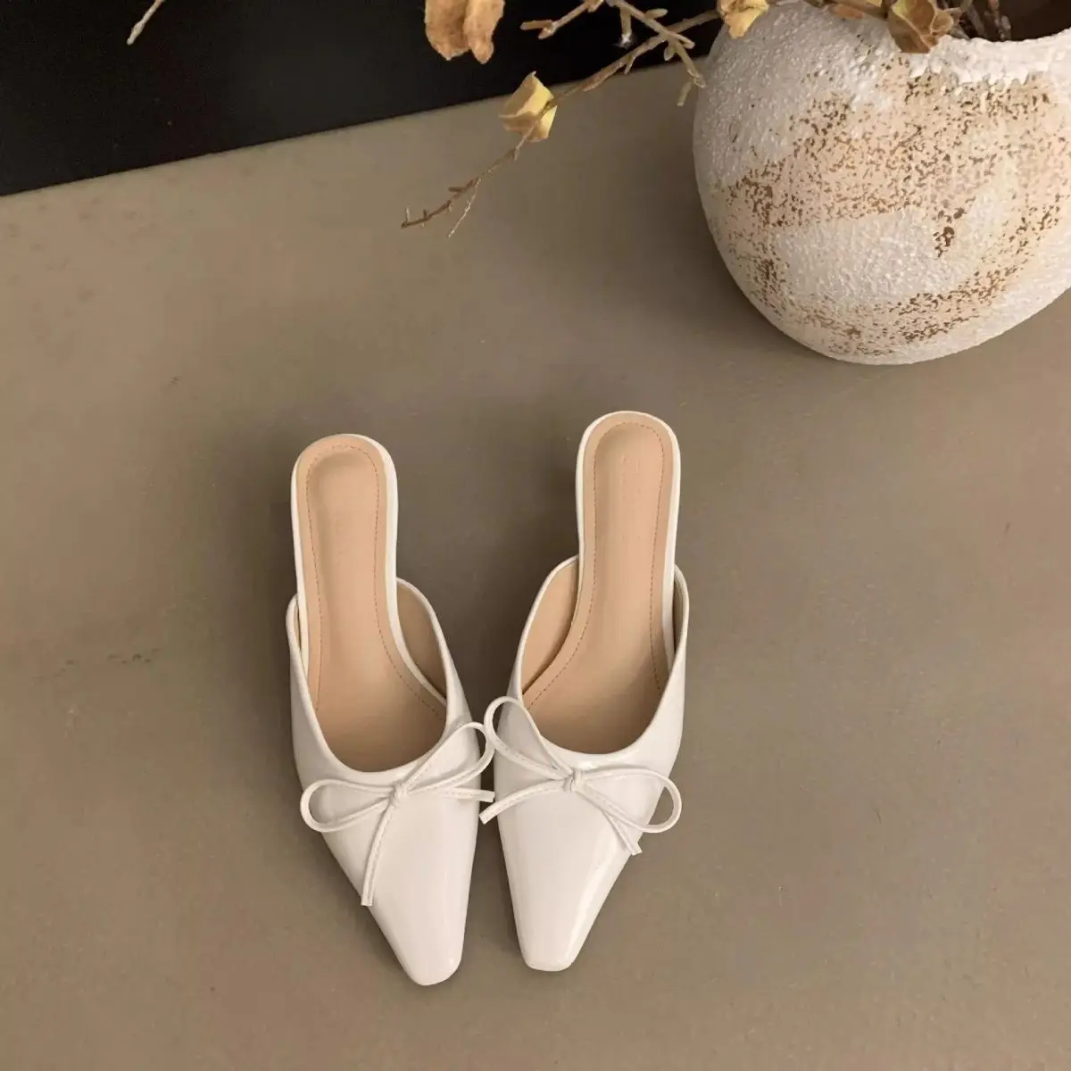 

Women's Summer Bowknot Kitten Heel Sandals Pointed Toe Mules with Closed Toe Design Versatile French-Inspired Slip-Ons