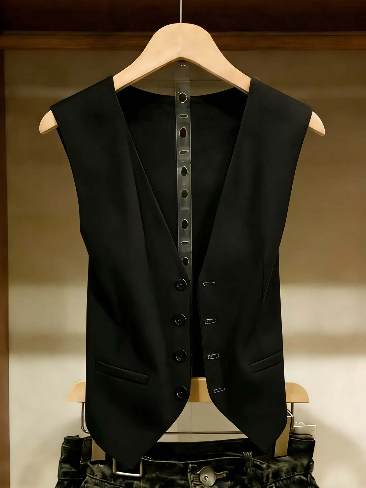 Elegant V-Neck Sleeveless Vest Cardigan Casual Commute Women's Fashion Pure Color Autumn 2026 Trendy All-Match Small Shirt