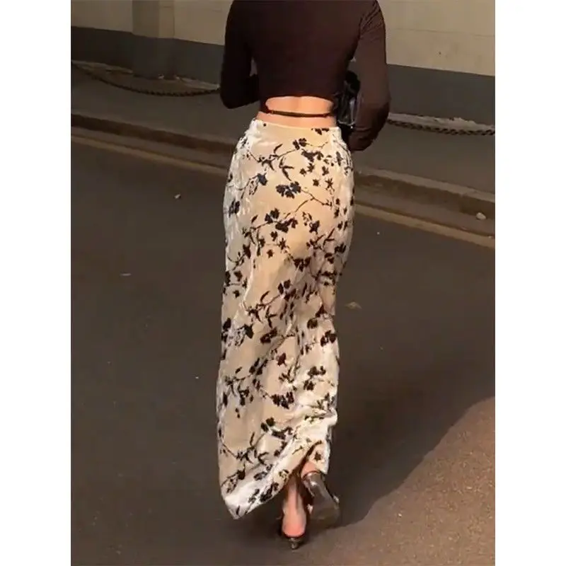 

Unique niche print temperament elegant velvet skirt Spring and winter new French senior wrap hip A-line skirt