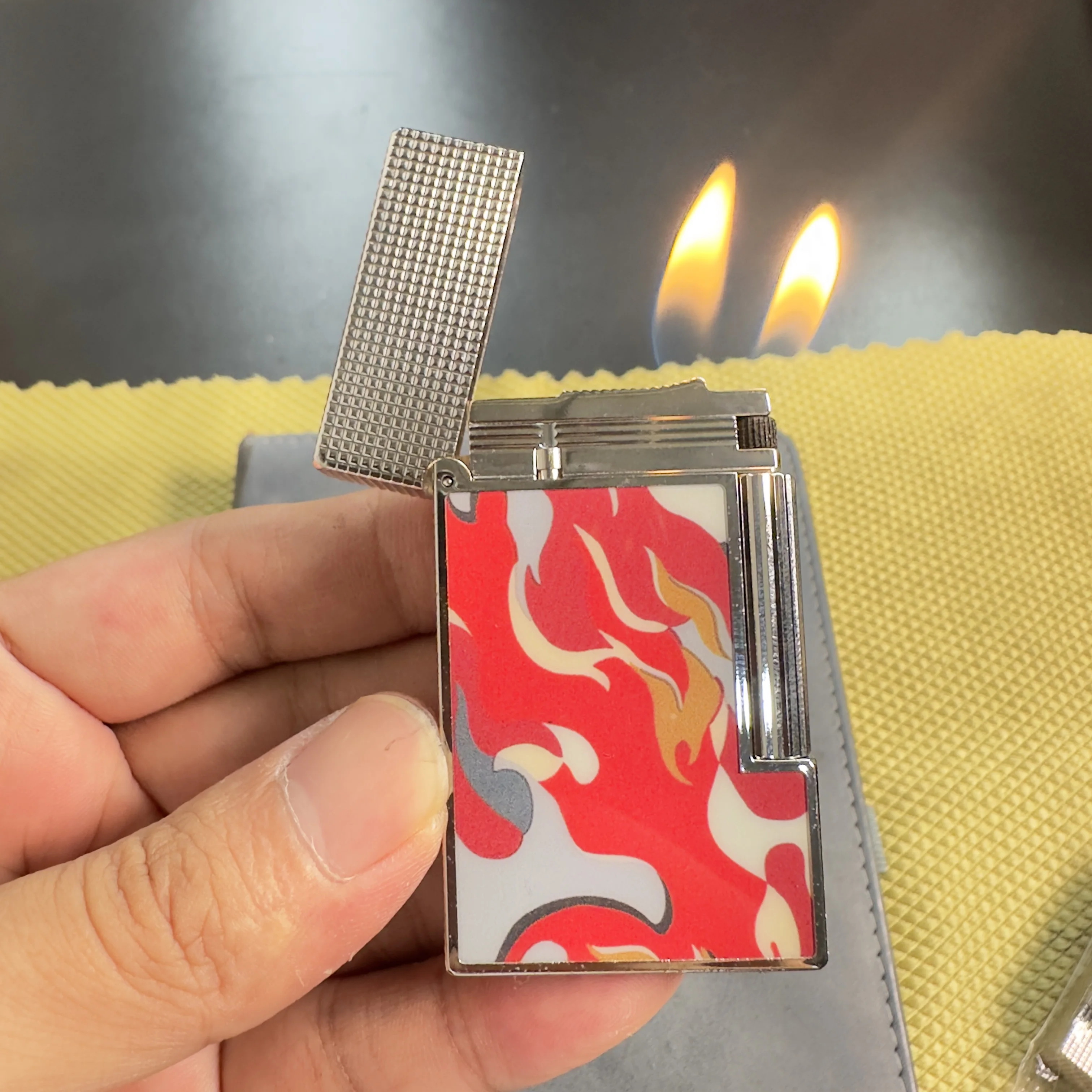 

Зажигалка люксового бренда, новый камуфляжный стиль, громкий звуковой эффект, Ligne 2, газовая заправка, комплект бесплатных расходных материалов в комплекте