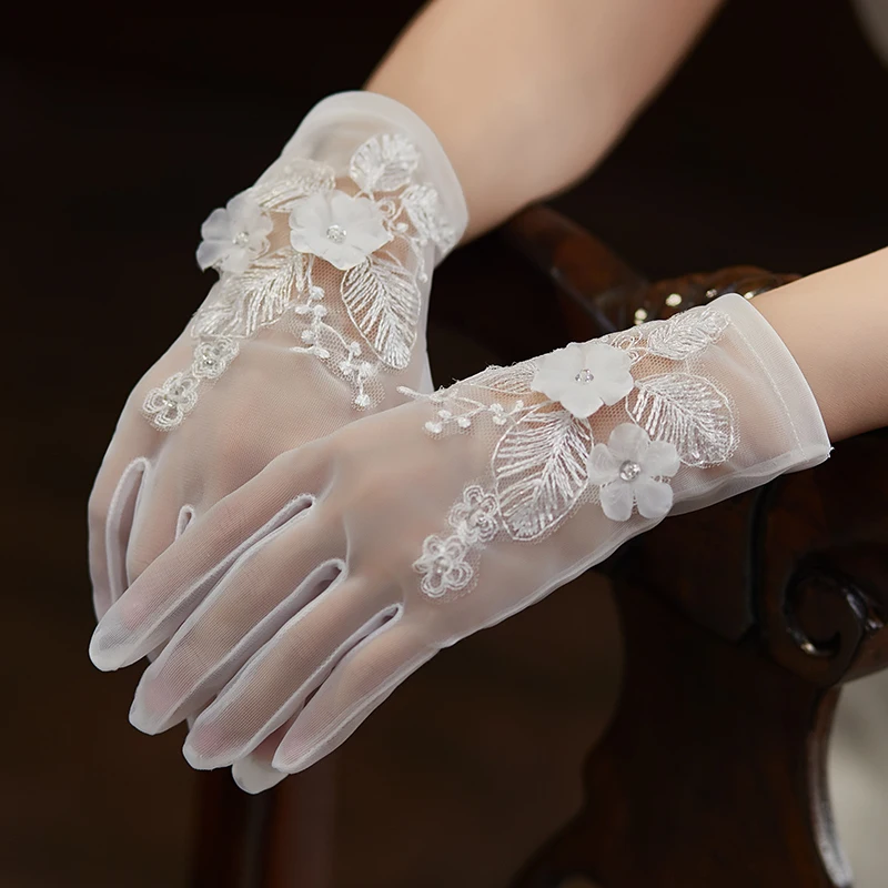 WG117 Delicate Wedding Bridal Short Glover Tulle Lace Organza Flowers Wrist White Bridesmaid Gloves for Pageant Prom Perform