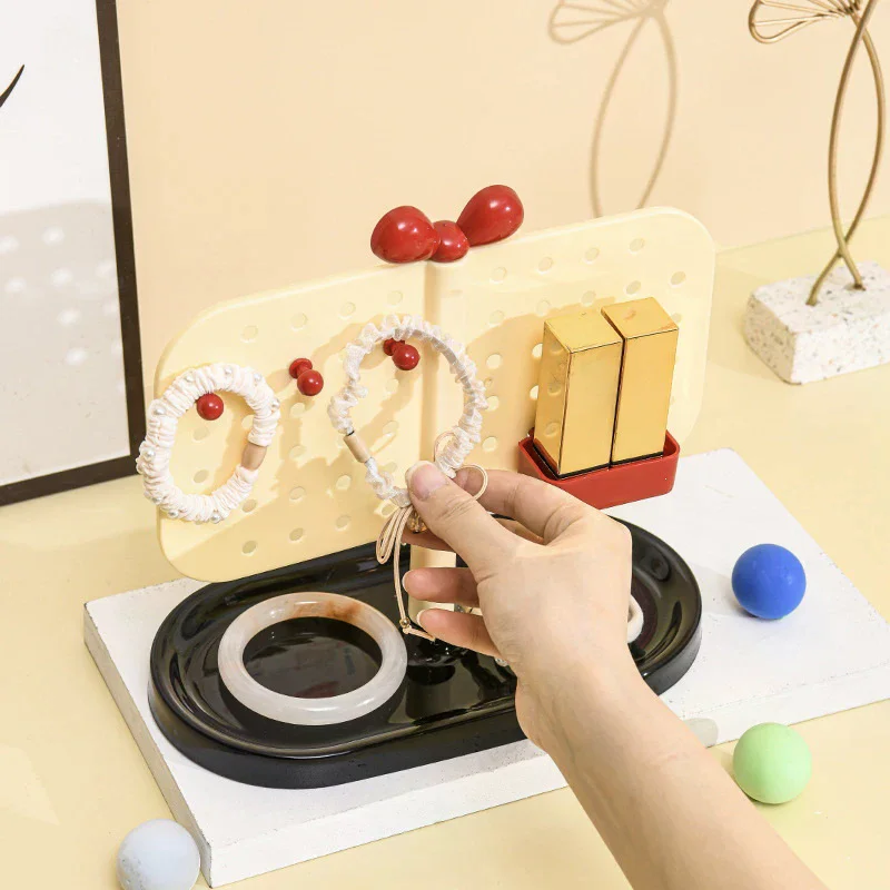 

Simple Pegboard Storage Rack For Key Storage, Jewelry, Rings, Bracelets, Dressing Table Storage, And Cosmetics Storage.