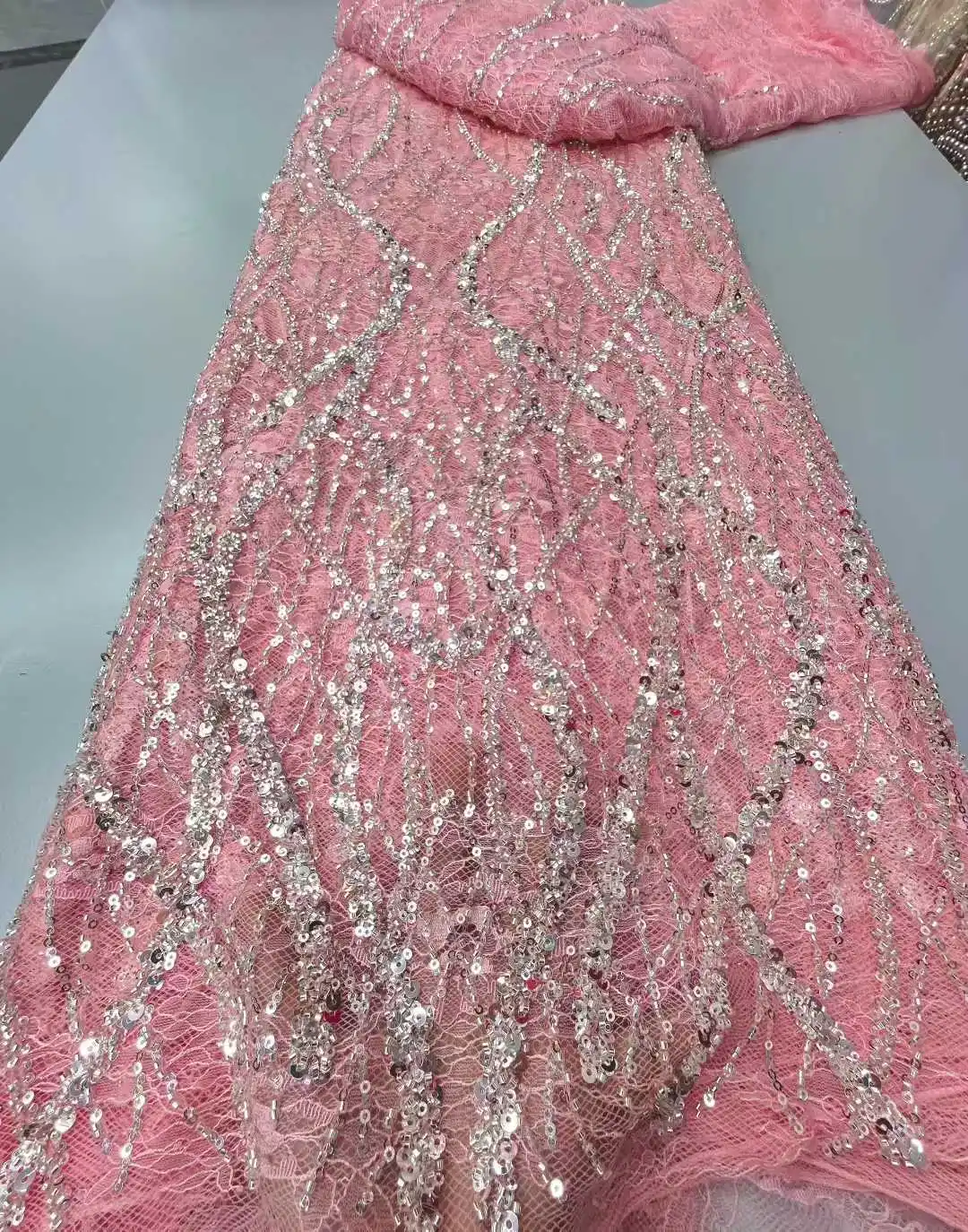 ผ้าลูกไม้ทูลล์ประดับลูกปัดทำมือแบบคลาสสิกของไนจีเรีย ปี 2025 ผ้าลูกไม้ปักเลื่อมหรูหราแบบแอฟริกันสำหรับชุดราตรีผู้หญิง