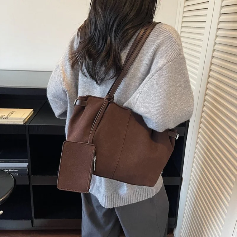 

Ladies Messenger Bag Crafted From Ravine-Printed Leather Boasting Casual Ireland High-End Lasting Spacious Look