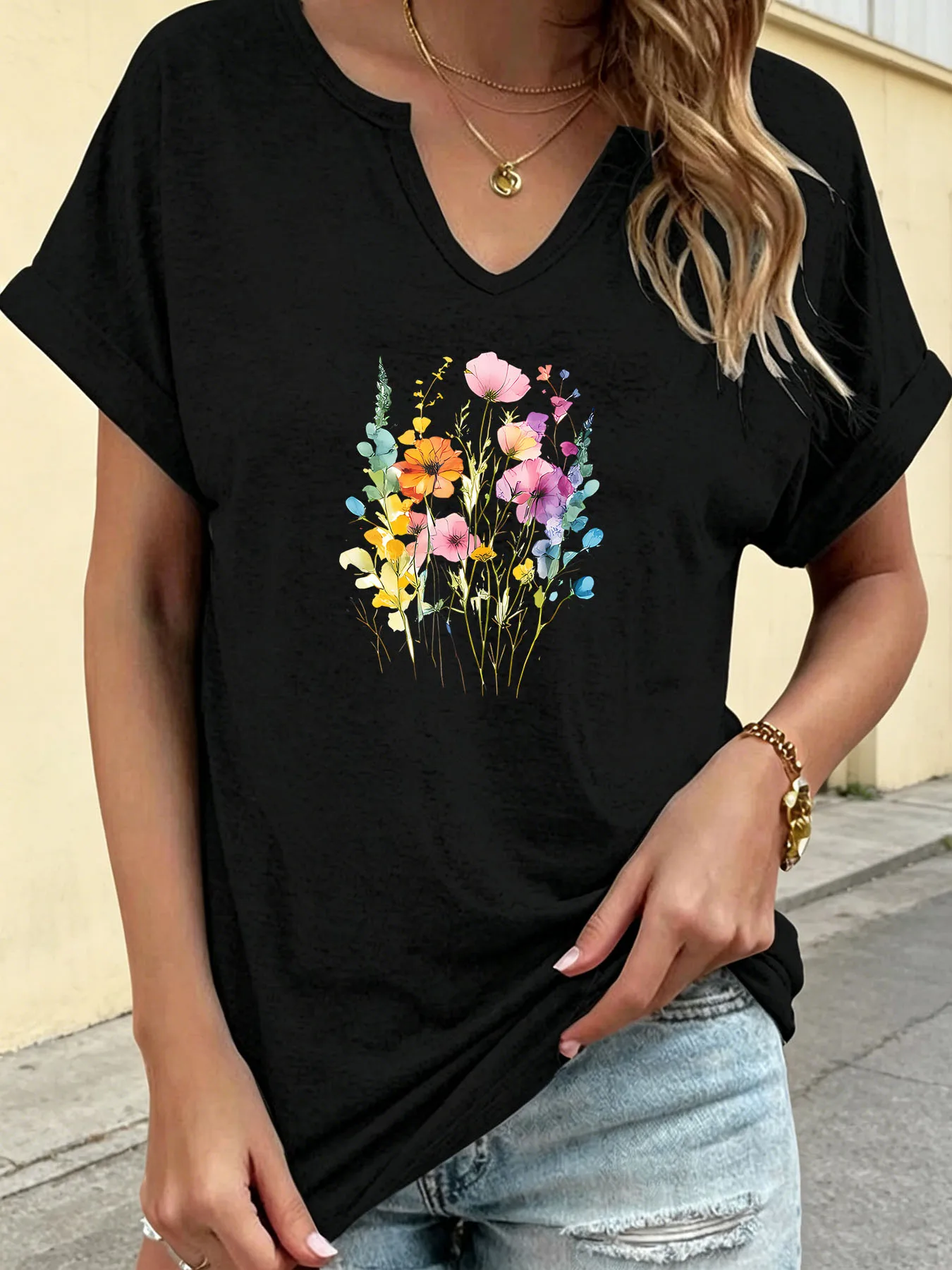 Spring season colorful wildflower printed T-shirt, casual and fashionable V-neck rolled-sleeve short-sleeved top for women