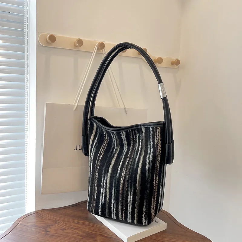 Fashion Women Bucke…