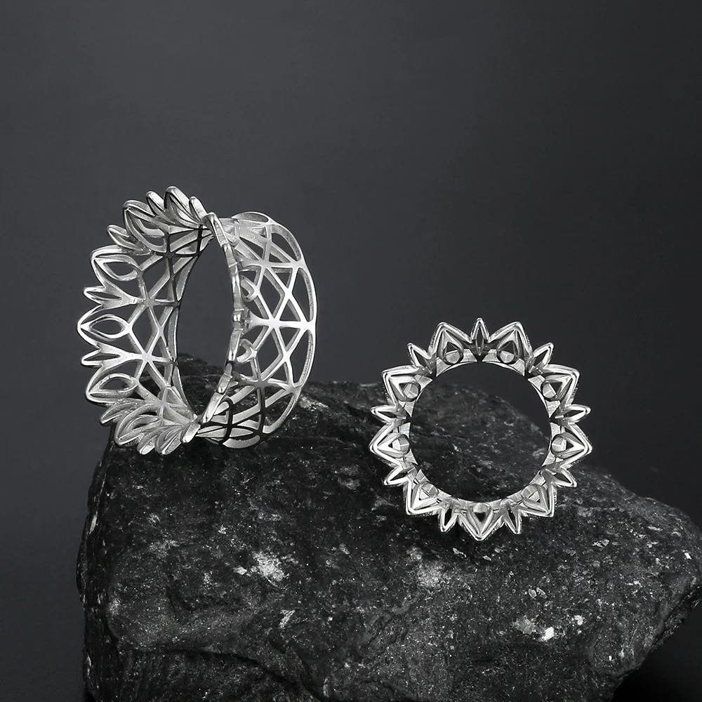 Twolobes 2PCS New Hollow Out Breathing Ear Gauges Tunnels Plugs 316 Stainless Steel Piercing Women Body Jewelry Summer