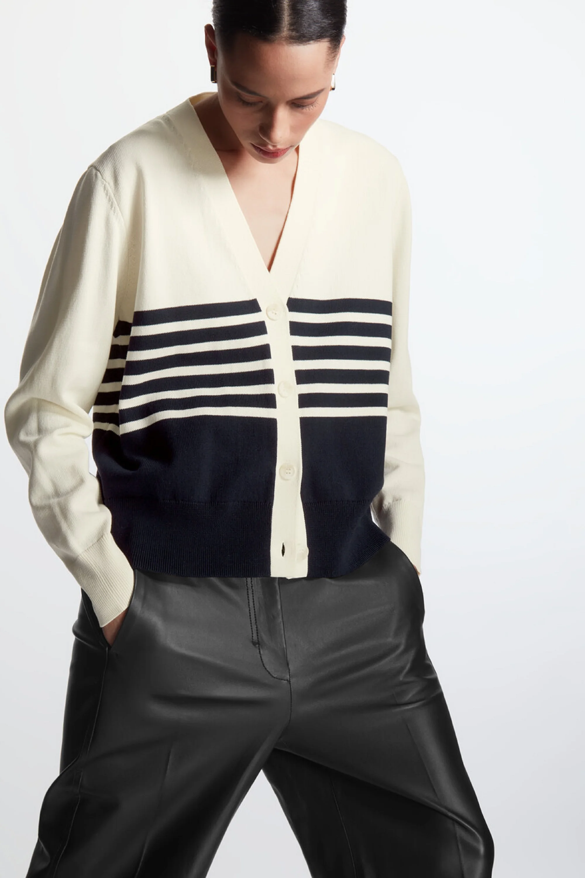 

Ethereal MD 2025 cos spring new style of Ladies' slim-fitting casual ribbed V-neck knitted sweater
