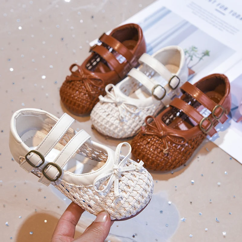 

Детские сандалии с ремешком на щиколотке и милым бантом, плетеные, новинка 2026 года, летние, для отпуска, пляжные, нескользящие, простые повседневные туфли