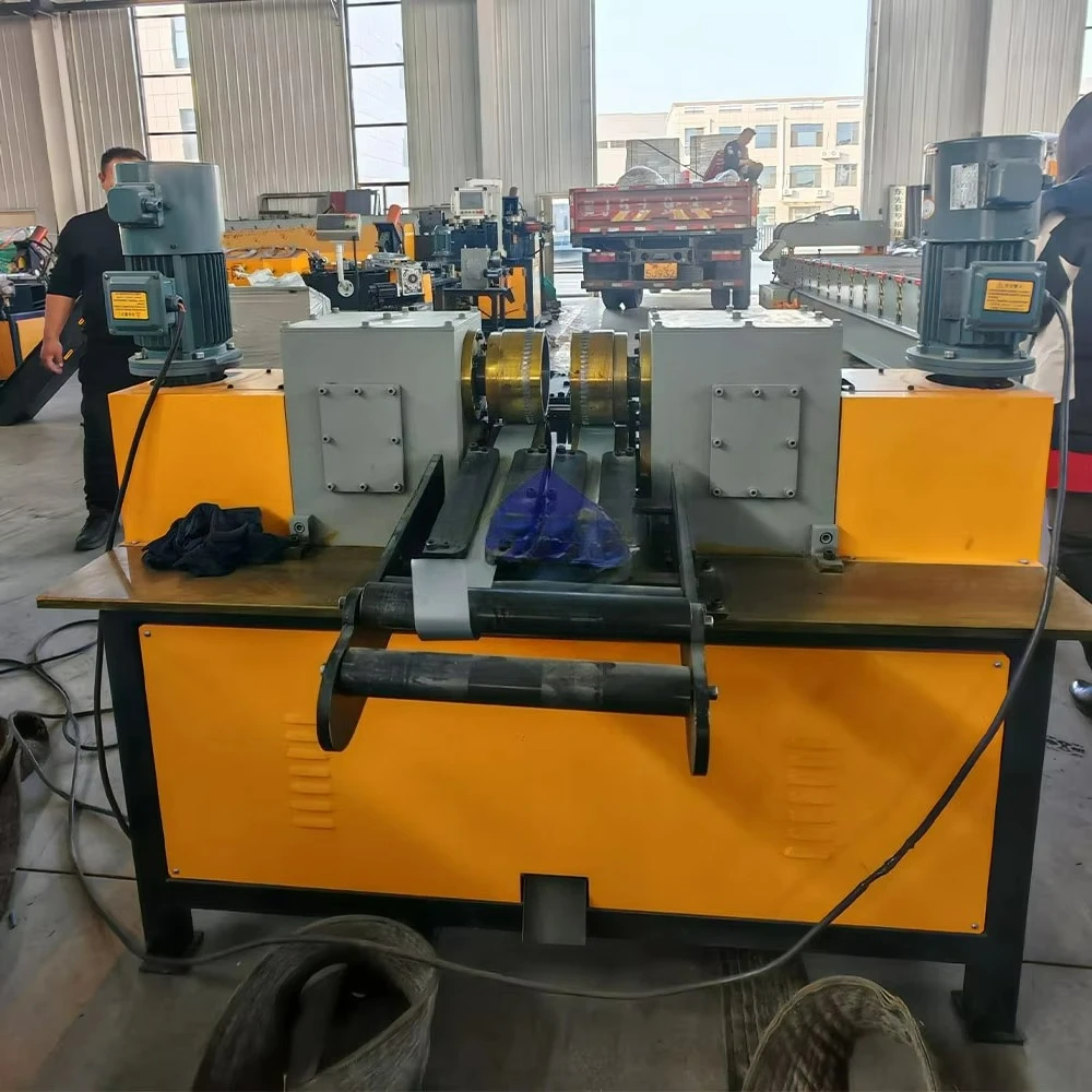 Blechdrehstanzer für anpassbare extrudierte Metallprofile