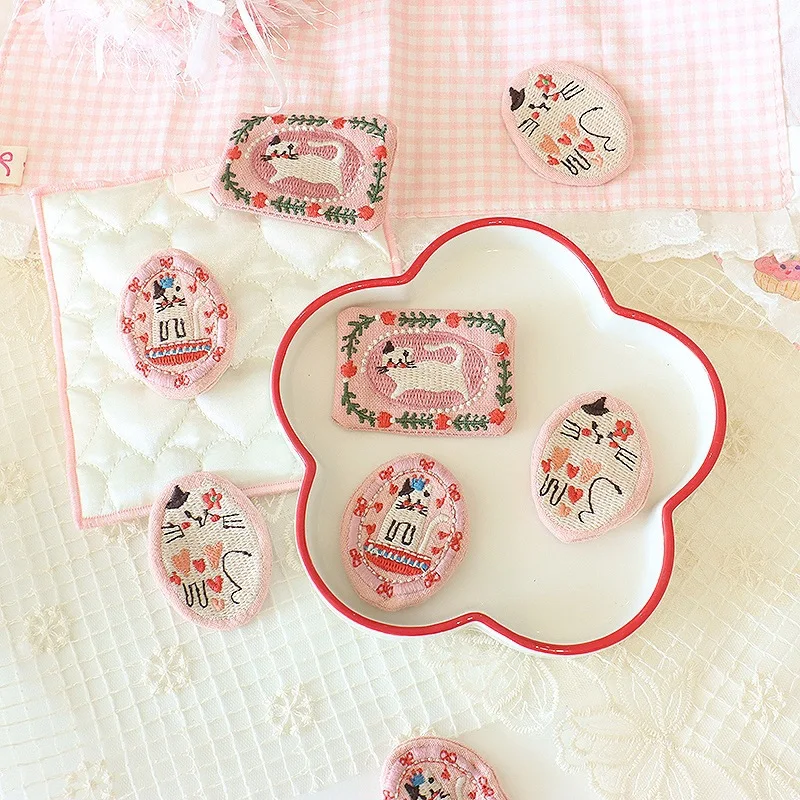 Handmade Cotton Linen Pink Cat Embroidery Brooch Forest Style Adorable Versatile Pin for Women Daily Clothing Accessory Party