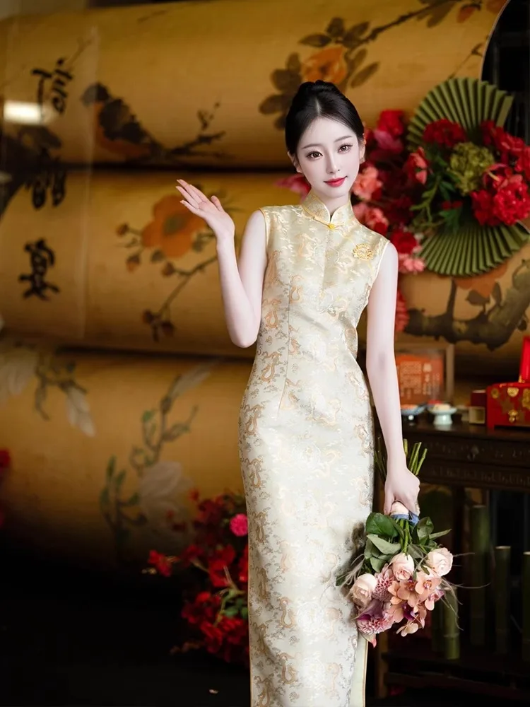 

Элегантное длинное свадебное платье для женщин: дышащее, с круглым вырезом, без рукавов, в пол, однотонное.