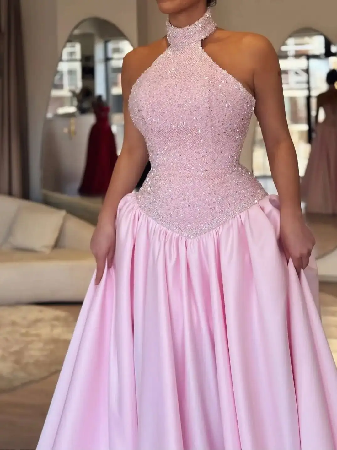 Ofherown Rosa Perlenbesetztes Abendkleid mit Neckholder und Satin-Ballkleidrock Formelles Kleid für Hochzeit Gala Roter Teppich Party