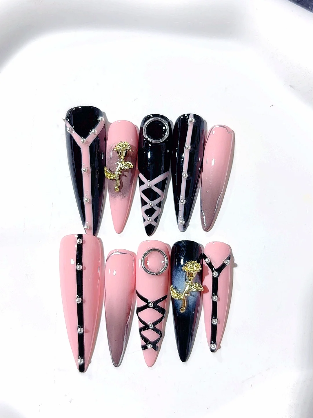 

Pink and Black Line High-End Mid-Length Pointed Fake Nails (L212)