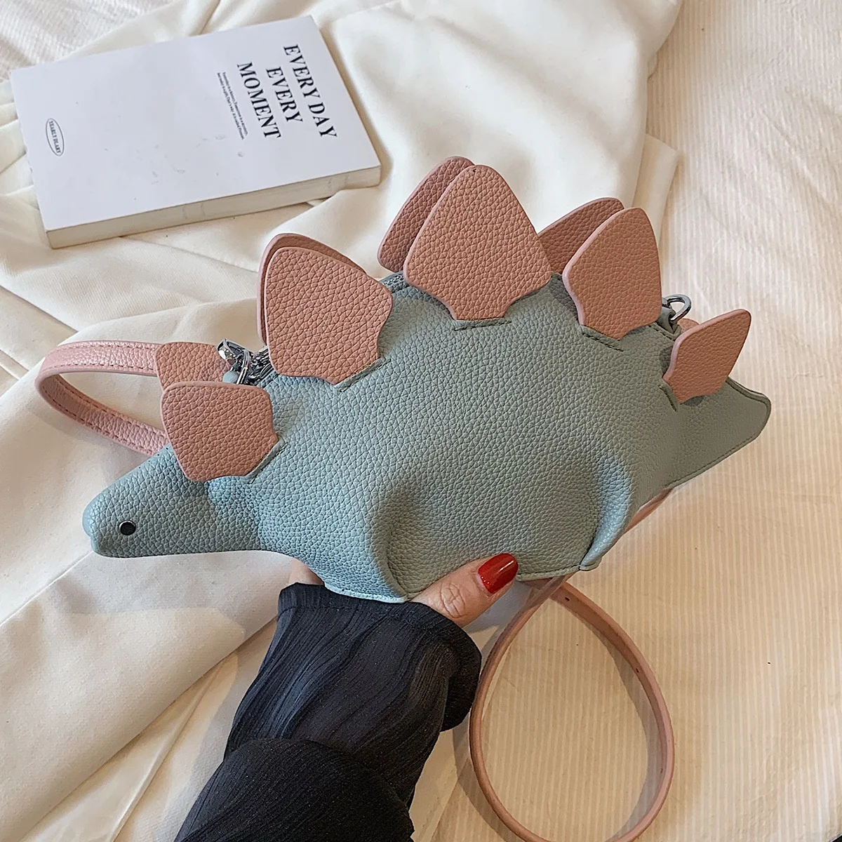Torba na ramię w kształcie dinozaura Kolorowa torebka ze zwierzętami Kreskówka Imitacja skóry Torba na ramię Miecz Smok Torba na akcesoria