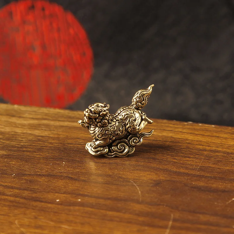 Xiangyun Pixiu figurine, a copper ornament designed to attract wealth, a decorative craft for your desk