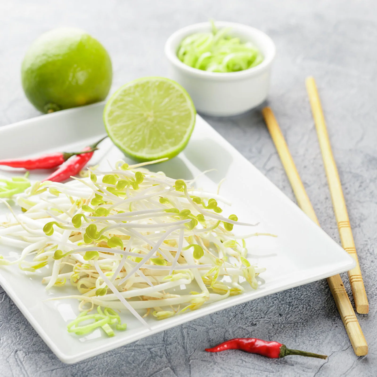 

50Pcs Stress Relief Bean Sprout Mold Realistic Artificial Bean Sprouts Decorative Vegetable Prop Photography Accessory