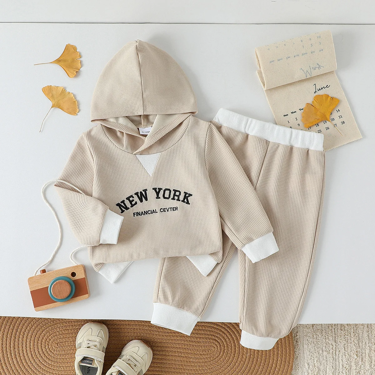 

Комплект спортивного костюма для маленьких мальчиков/девочек с длинными рукавами и принтом букв для детей от 1 до 3 лет, весенне-осенний пуловер с капюшоном, спортивные штаны, комплект из двух предметов