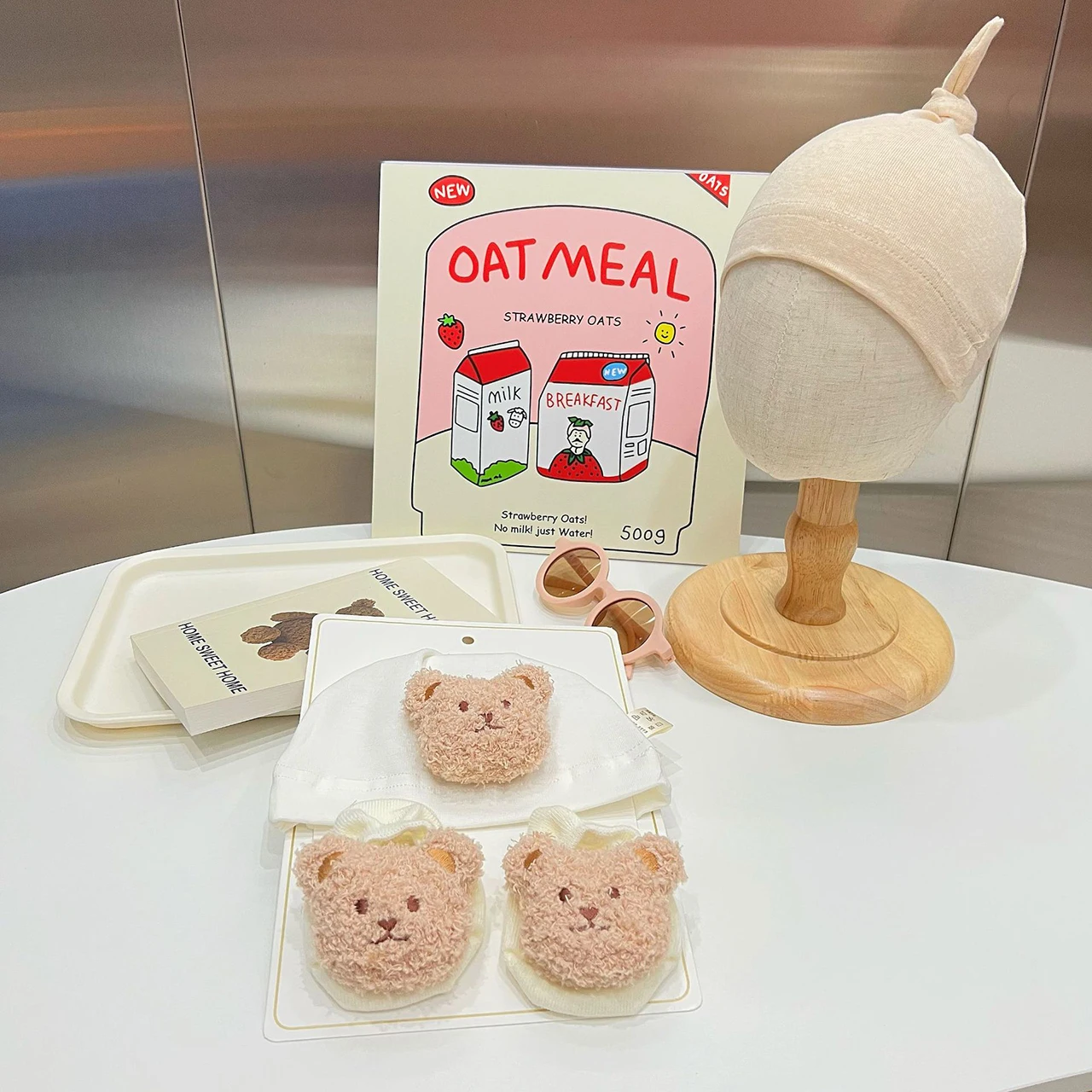 

Новый комплект: шапочка и носочки для новорожденных, милые мультяшные шапочки-медвежата, мягкие хлопковые носочки-лодочки для малышей, нескользящие домашние носки для детей 3-12 месяцев