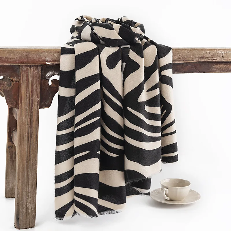 Fashion All Stripes Imitation Cashmere Scarf women\'s Winter New Cold Neck Girdle Elegant Temperament Warm Shawl 24W043