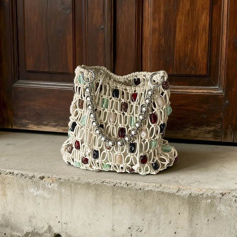 bolsa-mini-tote-boho-de-malha-com-contas-de-pedra-coloridas-alca-de-corrente-de-bolinhas-prateadas-bolsa-de-mao-vazada-para-verao-e-praia