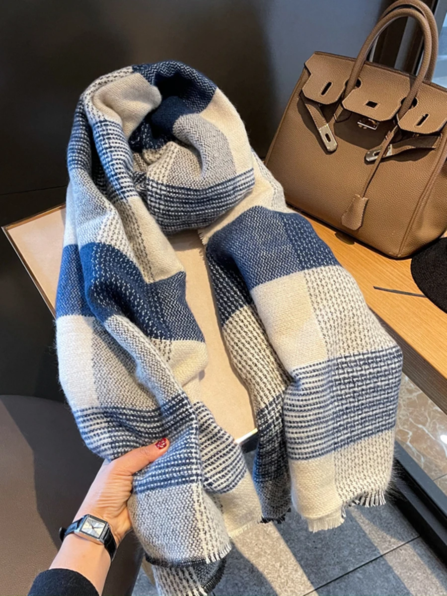 Echarpe-en-plaid-epaisse-pour-femme-cyrena-kaer-polyvalente-tendance-blanche-accessoire-de-mode-qui-rehausse-le-style