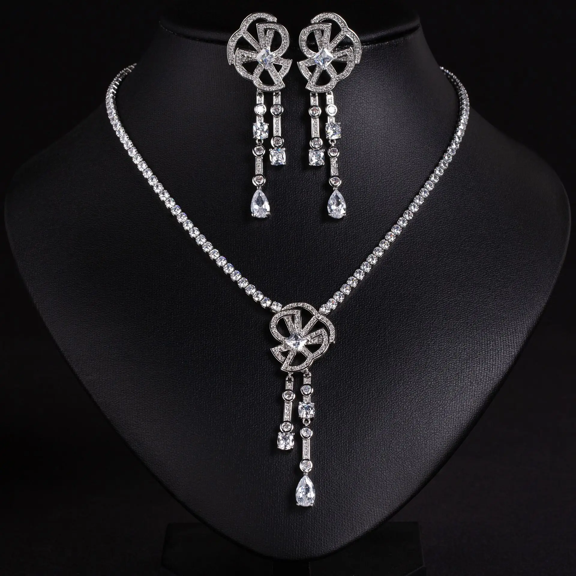set-di-gioielli-di-lusso-leggero-con-ciondolo-a-goccia-d'acqua-e-nappe-a-mulino-a-vento-orecchini-lunghi-e-collana-lavorazione-artigianale-per-abito-da-sera-e-banchetti-da-donna