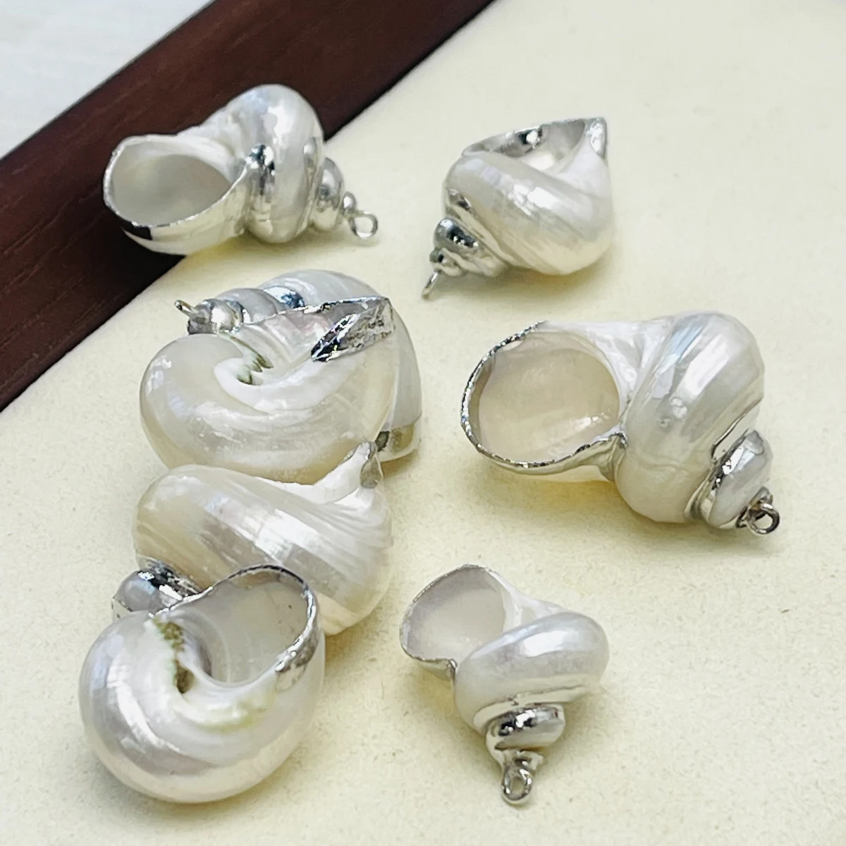 

30Pcs/50Pcs Natural Shell Conch Pendant Silver-Edge Pendant For Jewelry Making DIY Earrings Bracelet Necklace Accessory