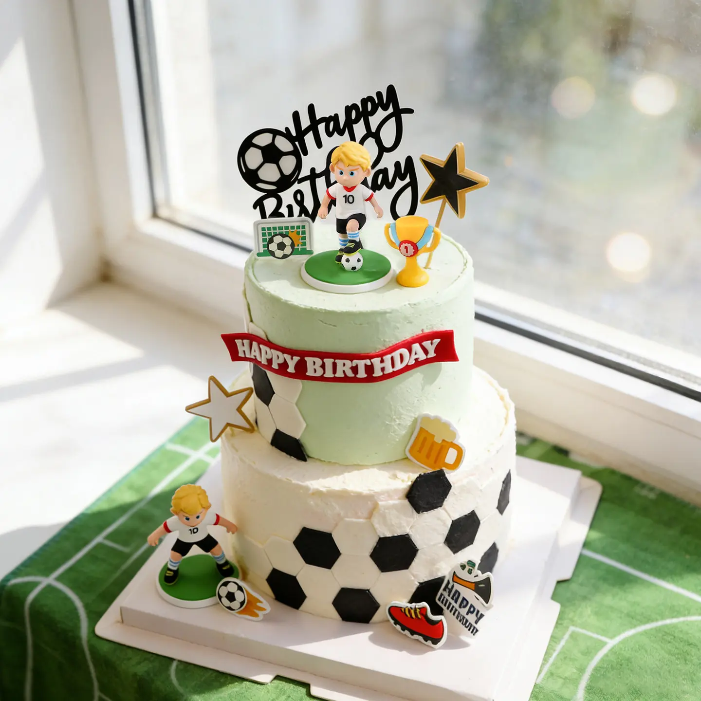 Fußball-Geburtstagstorten-Deko: Weltmeisterschafts-Thema für Jungen – Fußballspieler, Trophäe & Fußball-Tortendekorationen für Kinderparty-Zubehör – Detail 5