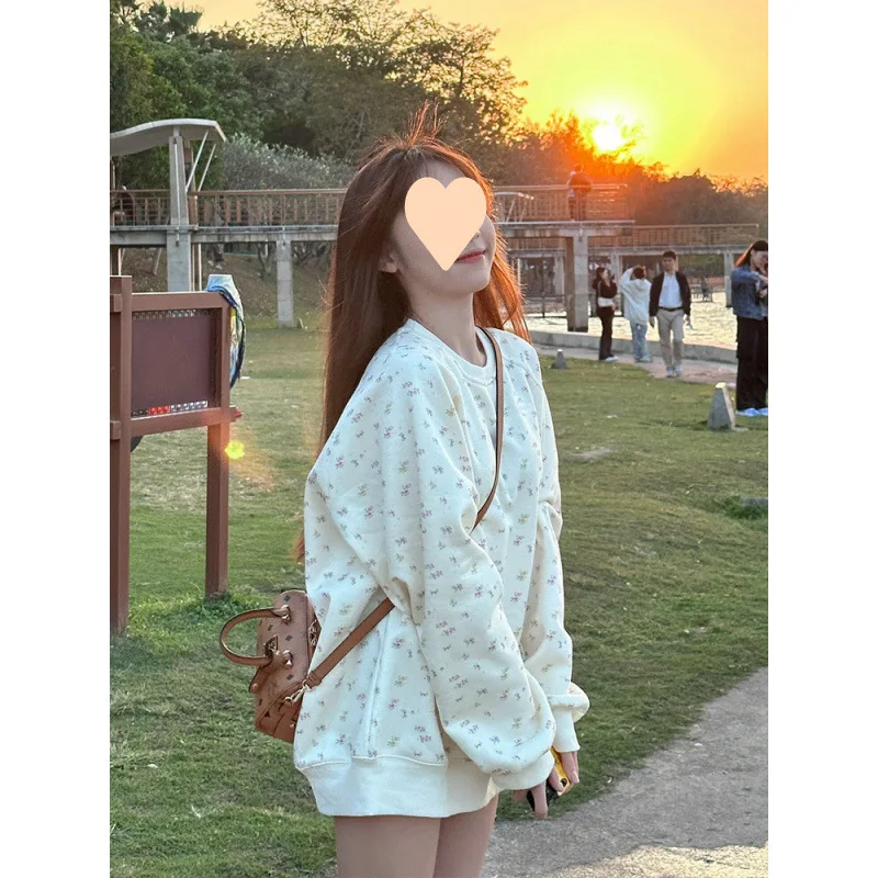 

New Loose Round Neck Good-looking Top Floral Thin Sweatshirt for Women in Spring Autumn