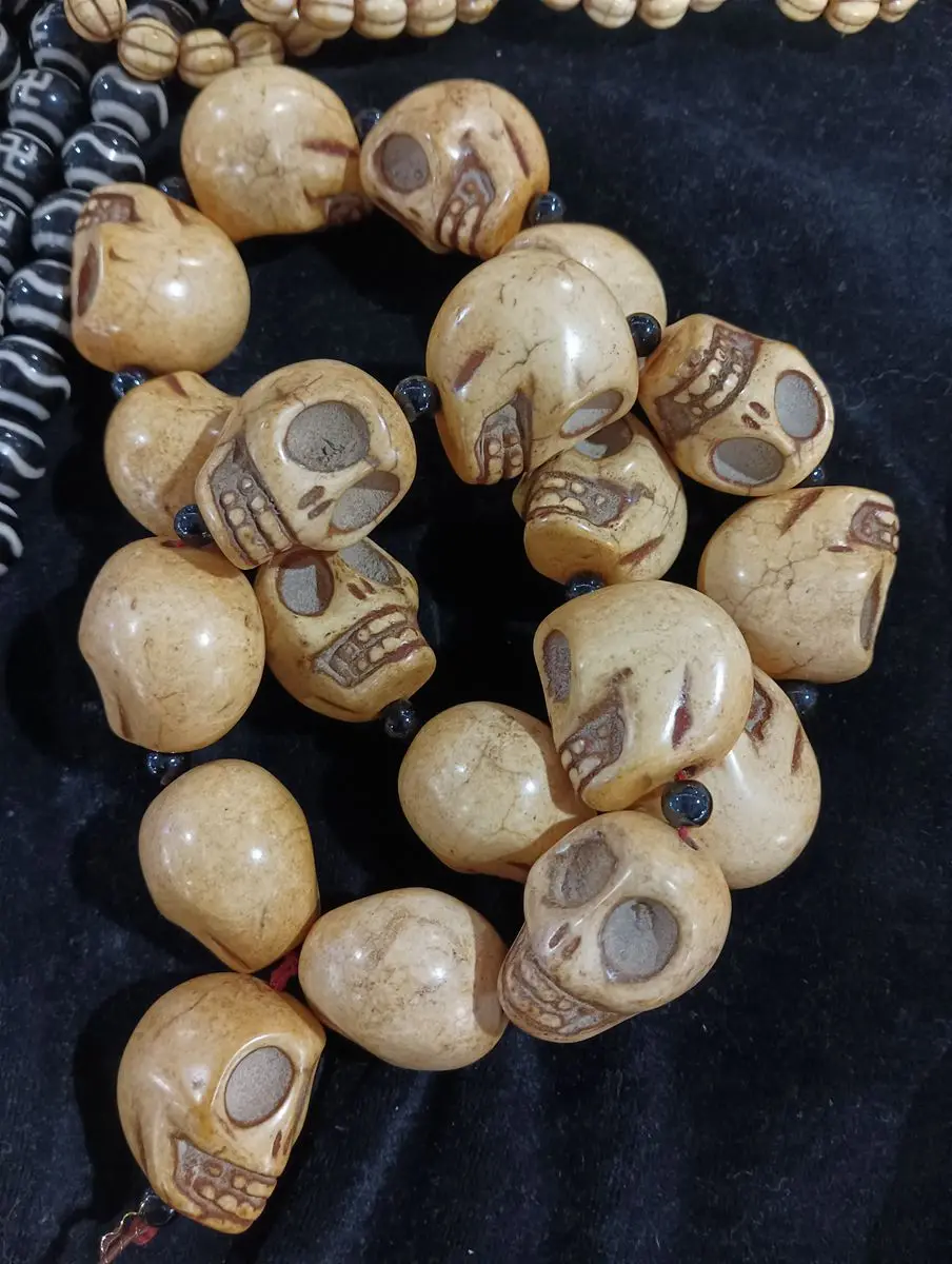 18 Piece Admirable Old Bone Skull Bead Hanging Rosary Lucky Death's Head Mascot Buddhism Talisman