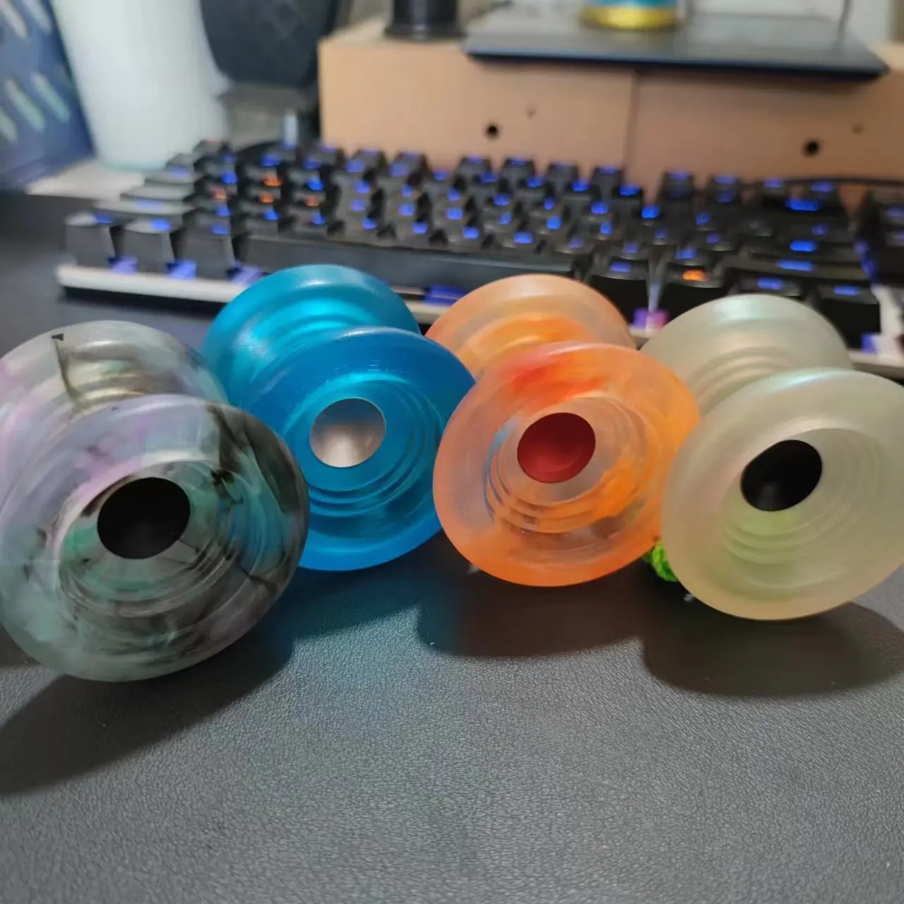 YYF Atom Smasher  YOYO   1A Fantastic Sleepy Yoyo Ball Aluminum Alloy Axis Cover Toy Plastic injection ball