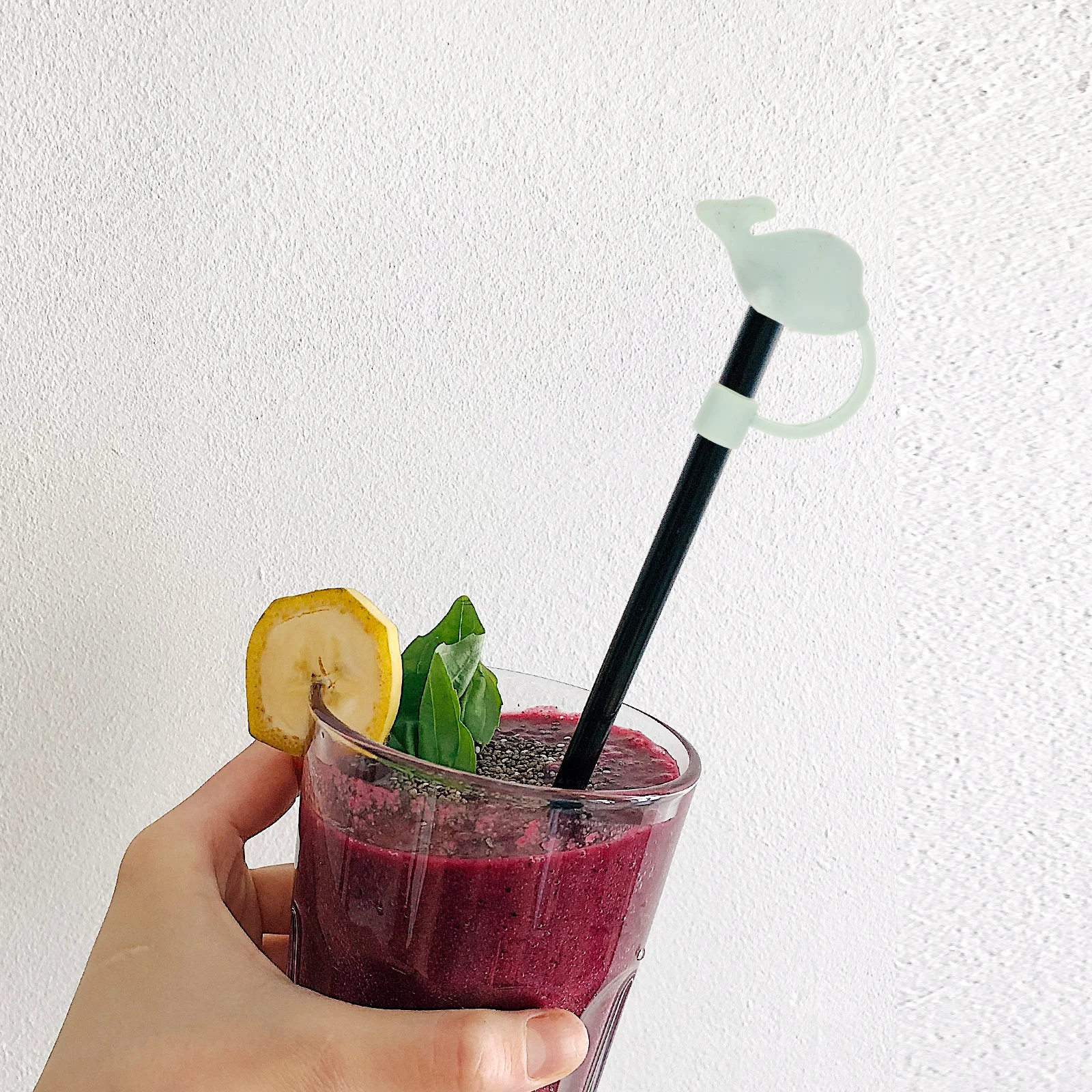 

4pcs Whale Shape Silicone Covers Reusable Straw Tips Protectors Cute Drinking Straw Caps Spill-Proof Light Weight Outdoor Picnic