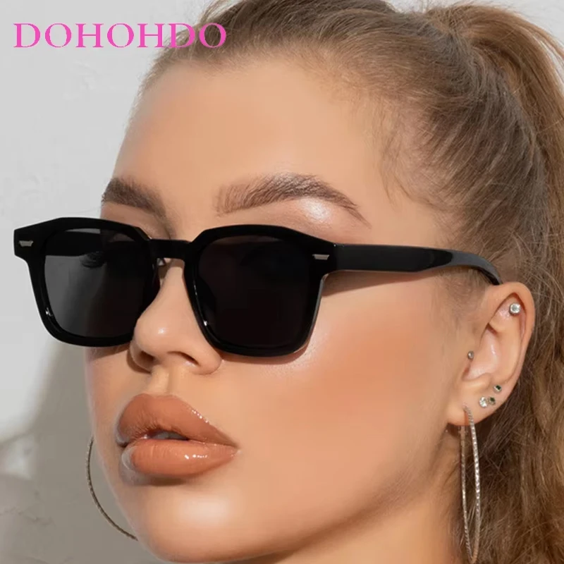 

2025 Popular Women's Sunglasses Trend Vintage Square Rivets Frame Sun Glasses Fashion Women Men Eyeglasses UV400 Lentes De Sol