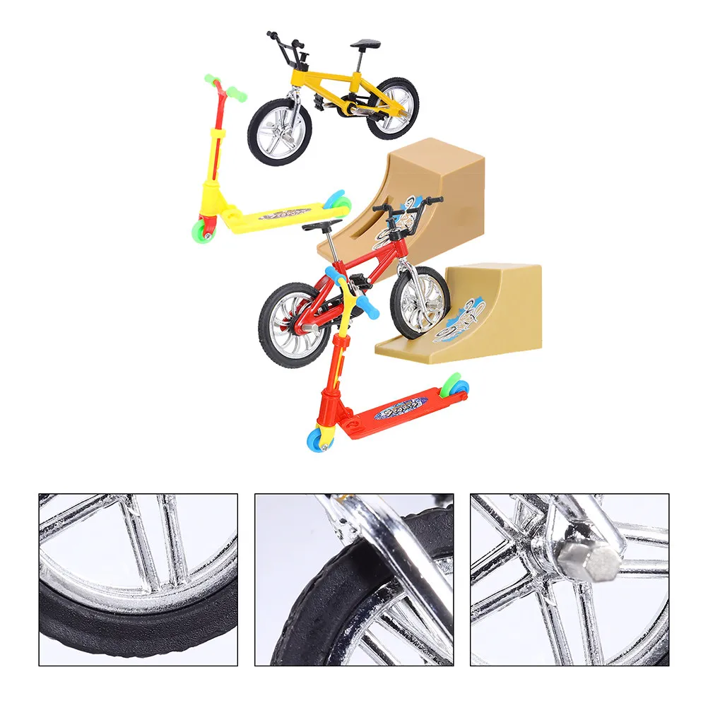 2セットフィンガーボードスクーターキット折りたたみ式ミニバイクランプ子供大人用指先スポーツトレーニングデスクゲームストレス解消