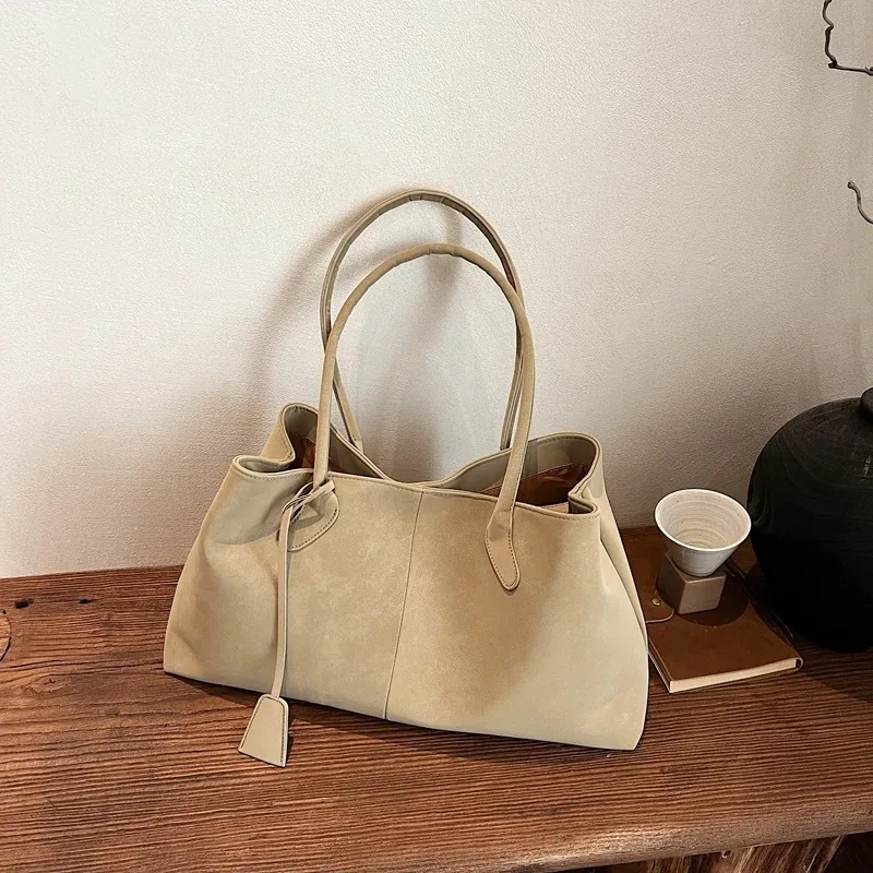 

Сумки на плечо большой вместимости из искусственной замши, однотонные темпераментные женские сумки, хит продаж 2025, универсальные сумки-тоут