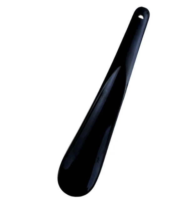 

Plastic shoe extractor and shoe extractor